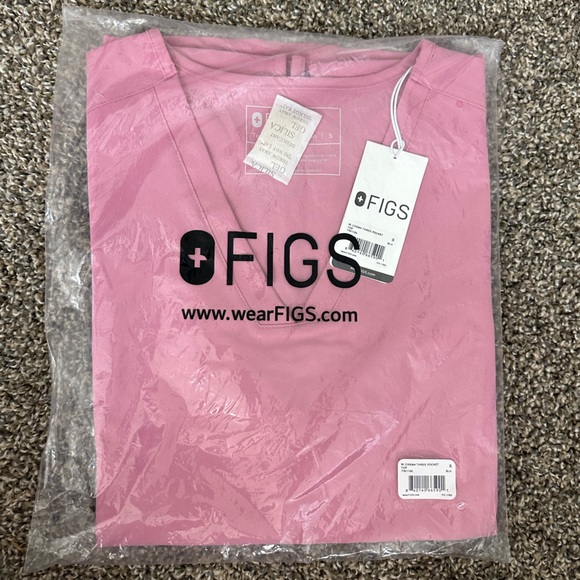 Figs Casma Three-Pocket Scrub Top™ Small Chalk Pink Short Sleeve - Picture 4 of 6